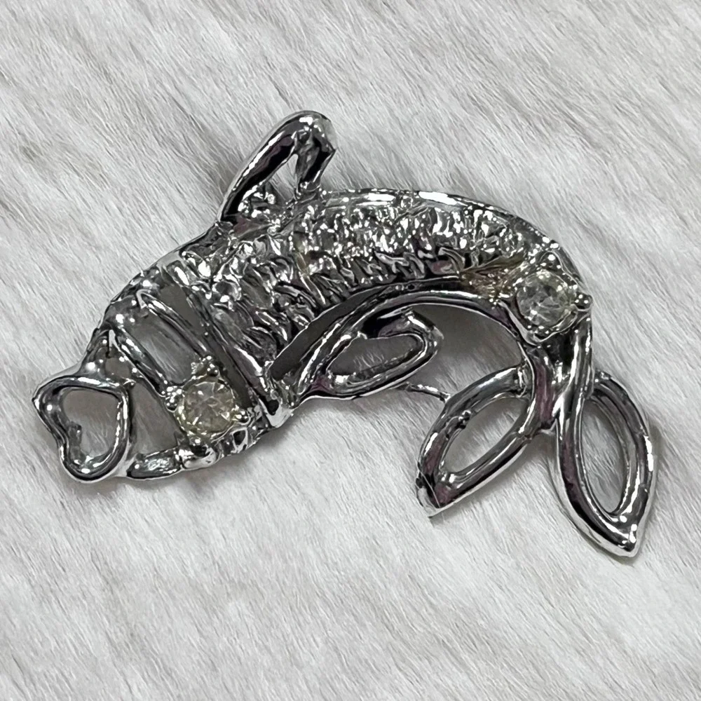 🔮‎ 5/$25 Silver Tone Fish Pin